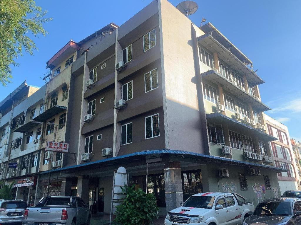 River Park Hotel Сибу Экстерьер фото
